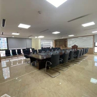 Toà Văn Phòng 9 Tầng Vip Mặt Phố Hoàng Quốc Việt Giá Siêu Tốt