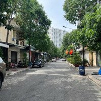 Nhà 1 Trệt 2 Lầu Kdc Dv Đường Sắt, Đường Nhựa Thông, Tp Dĩ An