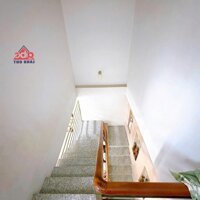 RẺ QUÁ! Nhà lầu đẹp, gần trường cấp 2 Tân Phong, đường oto chỉ 2 tỷ 850