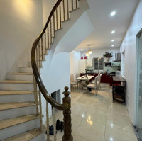 Chính Chủ Bán Nhà Dân Xây Lô Góc Khu Phân Lô Thượng Thanh - Đức Giang , Gara Ô Tô 7 Chỗ , Dừng Đỗ