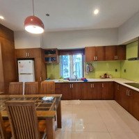 Cho Thuê Biệt Thự Villa Park, 4 Phòng Ngủ 3 Vệ Sinh 198M2, Full Nội Thất, Đ. Bưng Ông Thoàn, Quận 9