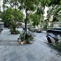 Cho Thuê Nhà Nguyên Căn Cổ Linh, Oto Thông Các Ngả, Gần Aeon, Full Đồ, Ở Hộ Gia Đình- Kết Hợp Kd