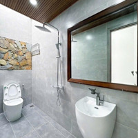 Phố Trung Tâm Sơn Trà, Đường 11 Mét, Ngay Biển, Giá Bán 6.9 Tỷ, 98M2, Ngang 7 Mét, 3 Tầng.