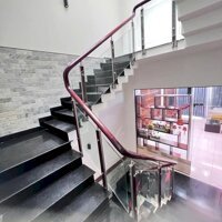 Cho thuê nhà trệt 2 lầu sân thượng hẻm Lý Tự Trọng