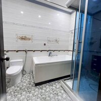 Cho thuê nhà trệt 2 lầu sân thượng hẻm Lý Tự Trọng
