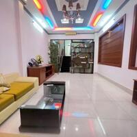 Cho thuê nhà trệt 2 lầu sân thượng hẻm Lý Tự Trọng