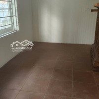 Nhà Ngõ 200 Âu Cơ. Tây Hồ Phù Hợp Cho Hộ Gia Đình Thuêdiện Tích40M X 3 Tầng 1 Tum Có 4P Ngủ