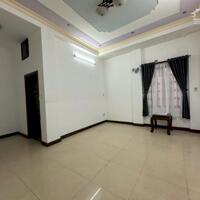Cho thuê hoặc bán nhà Khu Him Lam Đồng Diều, P.4 Quận 8 : -	Vị trí cách trung tâm thương mại Parc Mall 500m