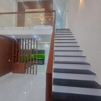 Nhà mới đẹp dt 115m2 1 lầu 3pn 2wc đường Tulip 7, thị trấn Đức Hòa giá 2,4 tỷ