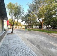 Cho Thuê Kho Mới Xây, Mặt Tiền Công Viên Tại Trung Tâm Bến Lức Long An.