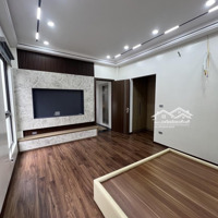 Bán Nhà Nguyễn Văn Cừ - Gia Thuỵ - 6 Tầng Thang Máy - Gara 2 Ô Tô - Full Nội Thất.