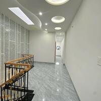 Bán gấp nhà đẹp 2 tầng đường Lạc Long quân, kiệt rộng 4m, giá 3ty250.