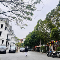 Bán Đất Gần Hồ Tây, 200M Xmặt Tiền10M, Kinh Doanh Đỉnh, Hơn 200 Triệu/M