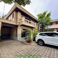 Cho Thuê Biệt Thự Tây Hồ 3 Phòng Ngủ Nội Thất Đầy Đủ Tiện Nghi Như Gym, Hồ Bơi, Ăn Sáng