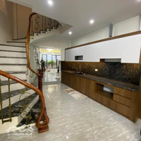 Đê Trần Khát Chân, Hai Bà Trưng.diện Tích40M2 X 4 Tầng,Mặt Tiền3,6M, Giá Bán 6,98 Tỷ. 10M Ra Ô Tô Tránh.