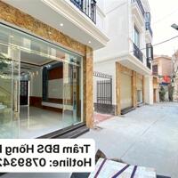 Hai căn nhà 4 tầng mới xây tại đường Hùng Vương, đối diện bến xe Thượng Lý, quận Hồng Bàng.