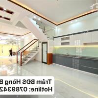 Hai căn nhà 4 tầng mới xây tại đường Hùng Vương, đối diện bến xe Thượng Lý, quận Hồng Bàng.