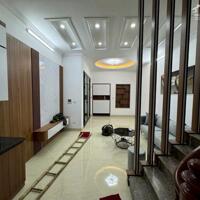 Cho thuê nhà Phố Kim Giang, 39m2 x 5 tầng, 3 ngủ, 12 Triệu