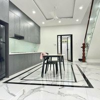 Cho Thuê Nhà Full Nội Thất Dài Hạn. View Sông 2 Mặt Tiền