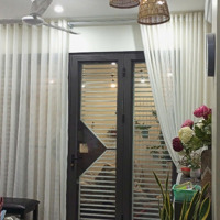 Cho Thuê Mbkd Tầng Tại Mặt Tiền Đường Nguyễn Trãi