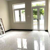 Nhà Mặt Tiền Thuận Lợi Kinh Doanh