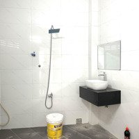 Nhà Mặt Tiền Thuận Lợi Kinh Doanh