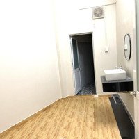 Nhà Mặt Tiền Thuận Lợi Kinh Doanh