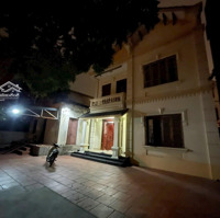 Biệt Thự Giang Biên 2 Ô Tô Tránh 13M Mặt Tiền 220M Giá Bán 90 Triệu/M2 Sân Rộng Ô Tô Vào Sổ Vuông Đẹp