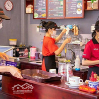 Cho Thuê Nhà Mặt Phố Hoàng Cầu. Diện Tích: 45M2 X 5.5 Tầng. Mt: 6M ( Lô Góc )