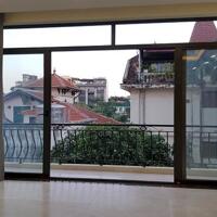 Cho thuê căn hộ 2PN mới đẹp, hiện đại, rộng tới 120m2 tại Tô Ngọc Vân, Tây Hồ