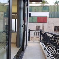 Cho thuê căn hộ 2PN mới đẹp, hiện đại, rộng tới 120m2 tại Tô Ngọc Vân, Tây Hồ