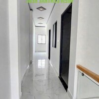 NHÀ NGỘP SỔ HỒNG RIÊNG GẦN TRẠM THU PHÍ BỬU LONG
