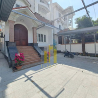 Biệt Thự 300M2 Sân Rộng - Hầm 3 Lầu Kinh Doanh Mọi Ngành Nghề Giá Bán 70 Triệu