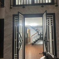 Nhà Riêng Bán Tại Trần Khát Chân, 2,5 Tỷ, 16,5 M2, 2 Phòng Ngủ 2Wc