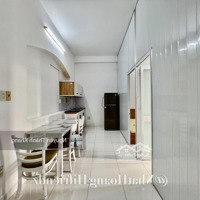 Căn Hộ 2 Phòng Ngủ Bancol, Máy Giặt Riêng, Rộng 50M2, 6 Người 5 Xe, Gần Vòng Xoay Lê Đại Hành
