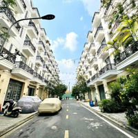 Căn Nhà Phố Đúc 4 Lầu, Có Thang Máy, 5 Phòng Ngủ, Giá Rẻ Hơn Khu Vực 500 Triệu