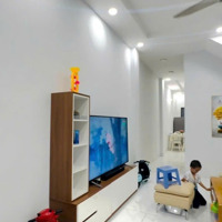 Căn Nhà Phố Đúc 4 Lầu, Có Thang Máy, 5 Phòng Ngủ, Giá Rẻ Hơn Khu Vực 500 Triệu