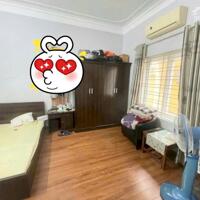 Bán nhà BỒ ĐỀ 8 tỉ Ô TÔ vài bước, 2 thoáng sân vườn ở yên tĩnh