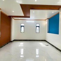Cho thuê nhà 1 trệt 2 lầu 1 sân thượng, khu dân cư hồng loan