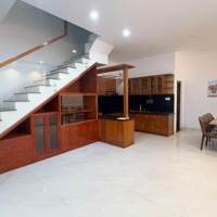 Ô Tô Đỗ Cửa, Trung Tâm Hải Châu Nhà 4 Tầngdiện Tích55M2, Nhà Đẹp 4 Tầng Chỉ 5 Tỷ Núi Thành
