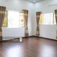 Cho Thuê Cao Ốc Ngô Gia Tự, Q10. 65M2 2 Phòng Ngủ 2 Vệ Sinh Có Máy Lạnh, Giá 10 Triệu/Th. Lh Ân 0906726908