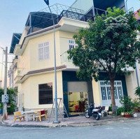 Bán Nhà Phố 2 Tầng - Căn Góc 2 Mặt Tiền Khu Vip Dĩ An - Chốt Ngay Kẻo Lỡ!M