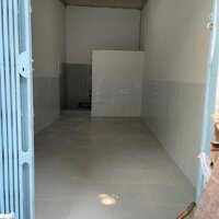 Phòng trọ 1,8 triêụ mặt tiền hẻm đối diện Trường Châu Văn Liêm
