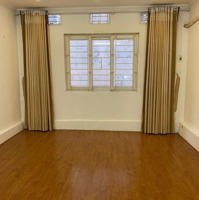 Nhà Nguyễn Văn Cừ 30M2X3T, Nhà Đẹp, Ở Ngay, Sổ Vuông Đẹp, 3.9 Tỷ 0976285499