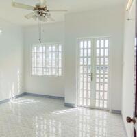 Bán nhà Quận Bình Tân– 4x11m, 1 trệt 2 lầu, giá tốt!