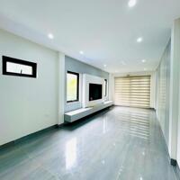 Bán nhà phố Cổ Linh, Long Biên. Cách 2 nhà ra mặt phố. Gara ô tô, Thang Máy, Lô Góc.