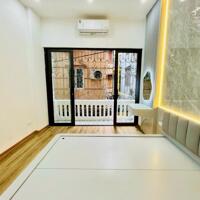Bán gấp nhà đẹp Trương Công Giai 5 tầng 36m2 gần phố, nhà đẹp full nội thất ở ngay