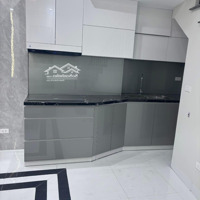 Cực Hiếm-Bán Nhà Phố Đội Cấn-10M Ra Phố-Nhà Đẹp-Ở Ngay-32M-4T-4,3M Mt-Chỉ 8,099 Tỷ-Vân 0973648011