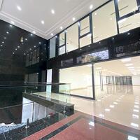 Cho Thuê Tòa Văn Phòng 9 Tầng MP Hoàng Ngân. DT 210m2.MT 12.15m.Vị Trí Lô Góc. Giá 400tr/th