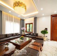 Vua Mặt Phố - Bán Nhà Mặt Phố Ngõ Gạch Giá Bán 55.5 Tỷ, 101M X 2 Tầng,Mặt Tiền5.6M
